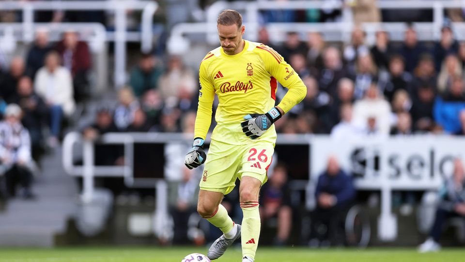 塞尔茨入围英超十月最佳扑救候选，神奇封挡力保红军城门不失